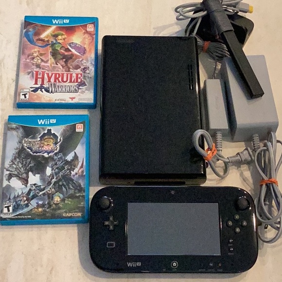 Nintendo Wii U Console 32GB & 2 Games & Gamepad WUP-010 Zelda System Black - Picture 13 of 15